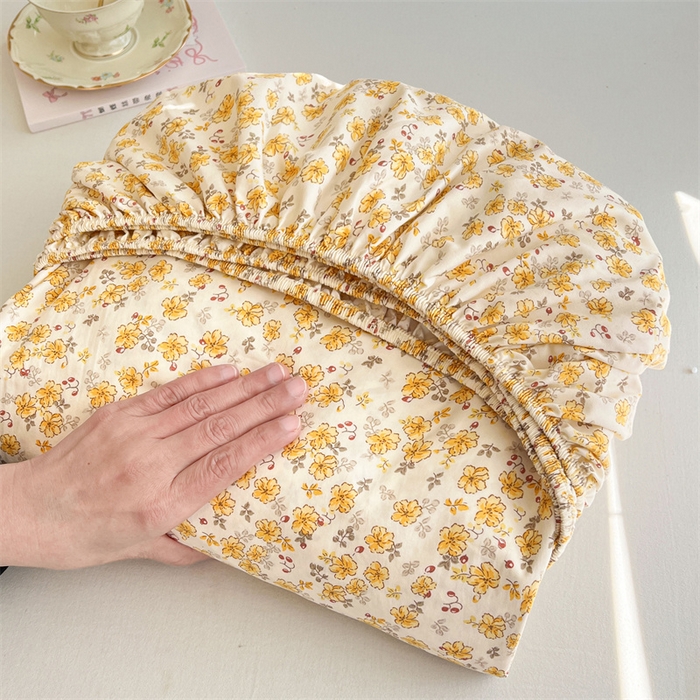 91家纺网 家纺一手货源 找家纺 圣比熊 2026新款A类云朵棉亲肤四季款床笠席梦思床罩全包床单三件套 春日暖阳