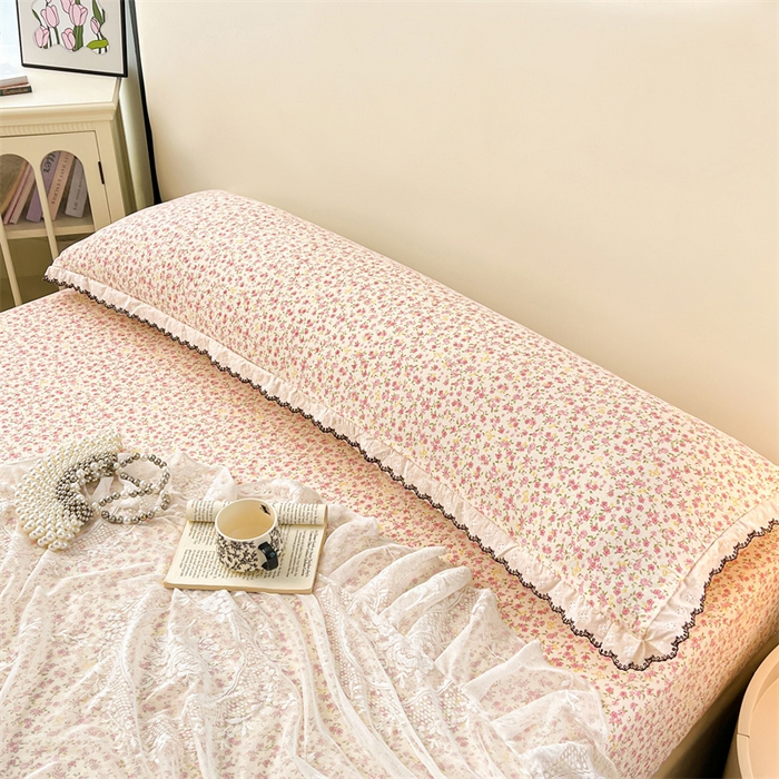 91家纺网 家纺一手货源 找家纺 梦舒羽 2026新款A类云朵棉蕾丝花边枕套宿舍情侣双人加长枕芯内胆套 芊芊花海（单层蕾丝花边）