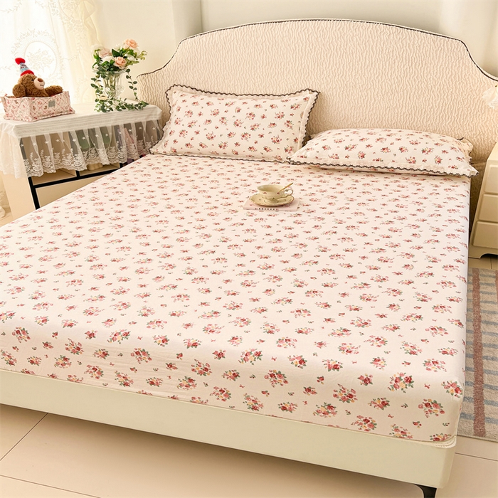 91家纺网 家纺一手货源 找家纺 圣比熊 2026新款A类云朵棉亲肤四季款床笠席梦思床罩全包床单三件套 粉黛花园