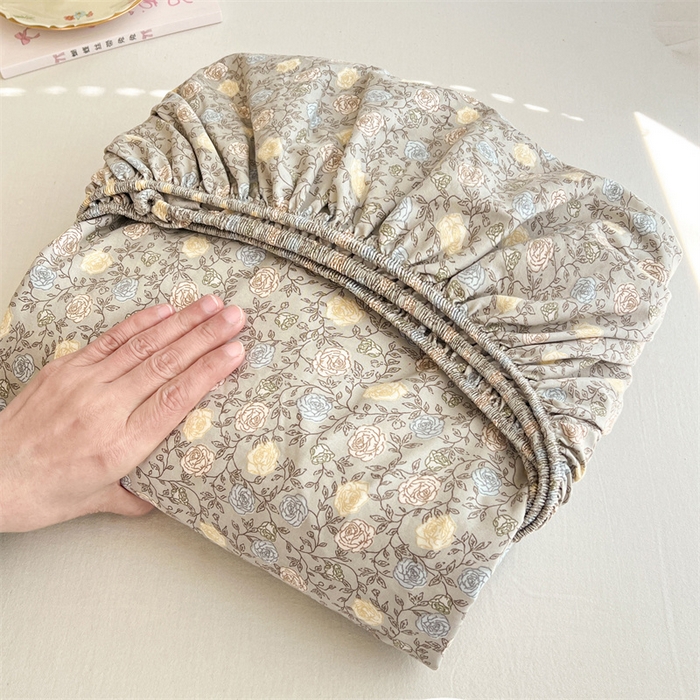 91家纺网 家纺一手货源 找家纺 圣比熊 2026新款A类云朵棉亲肤四季款床笠席梦思床罩全包床单三件套 海棠花开