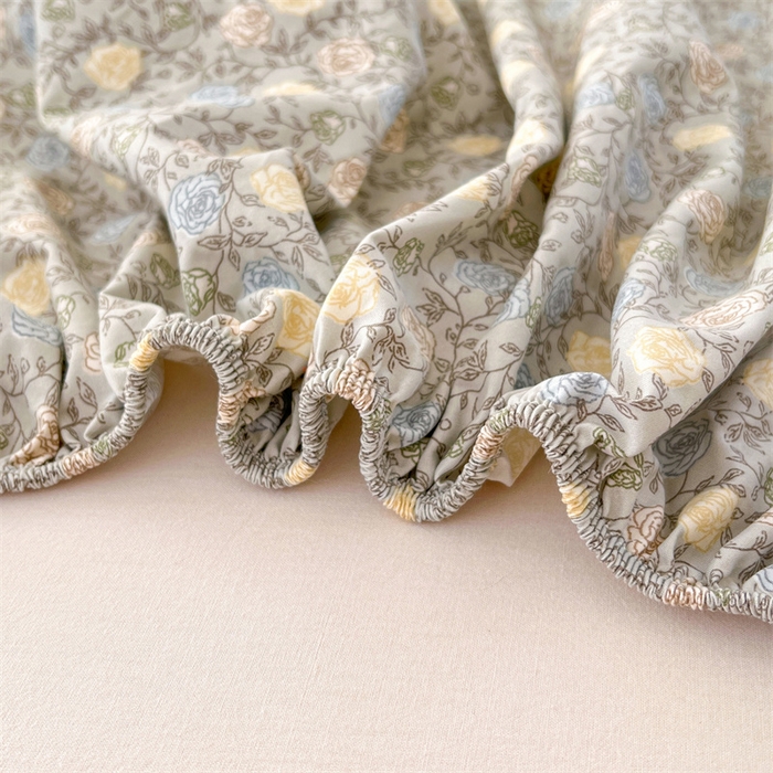 91家纺网 家纺一手货源 找家纺 圣比熊 2026新款A类云朵棉亲肤四季款床笠席梦思床罩全包床单三件套 海棠花开