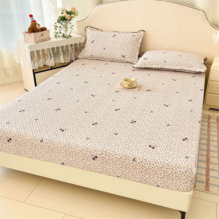 91家纺网 家纺一手货源 找家纺 圣比熊 2026新款A类云朵棉亲肤四季款床笠席梦思床罩全包床单三件套 蝴蝶梦境