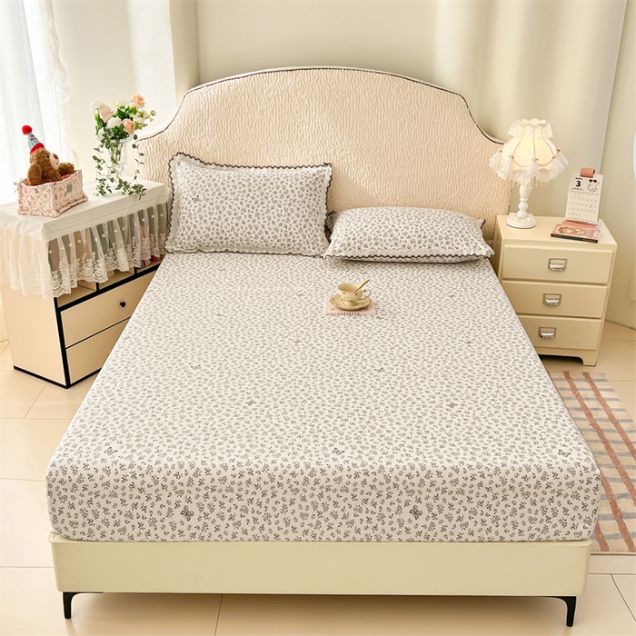 91家纺网 家纺一手货源 找家纺 圣比熊 2026新款A类云朵棉亲肤四季款床笠席梦思床罩全包床单三件套 花间迷离