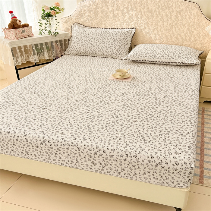 91家纺网 家纺一手货源 找家纺 圣比熊 2026新款A类云朵棉亲肤四季款床笠席梦思床罩全包床单三件套 花间迷离