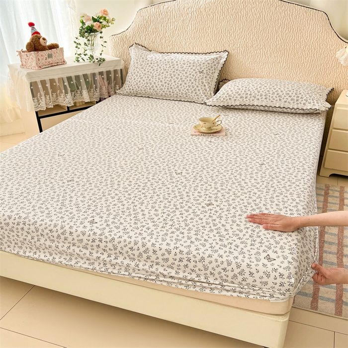 91家纺网 家纺一手货源 找家纺 圣比熊 2026新款A类云朵棉亲肤四季款床笠席梦思床罩全包床单三件套 花间迷离