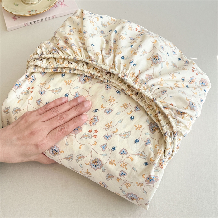 91家纺网 家纺一手货源 找家纺 圣比熊 2026新款A类云朵棉亲肤四季款床笠席梦思床罩全包床单三件套 花蔓清风