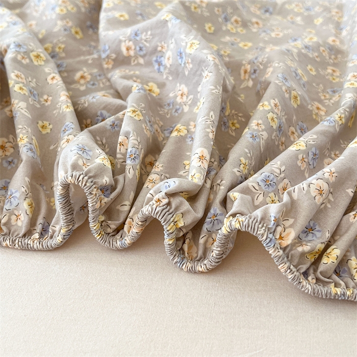 91家纺网 家纺一手货源 找家纺 圣比熊 2026新款A类云朵棉亲肤四季款床笠席梦思床罩全包床单三件套 花无归期