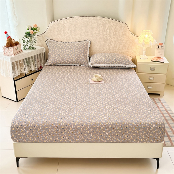 91家纺网 家纺一手货源 找家纺 圣比熊 2026新款A类云朵棉亲肤四季款床笠席梦思床罩全包床单三件套 花无归期