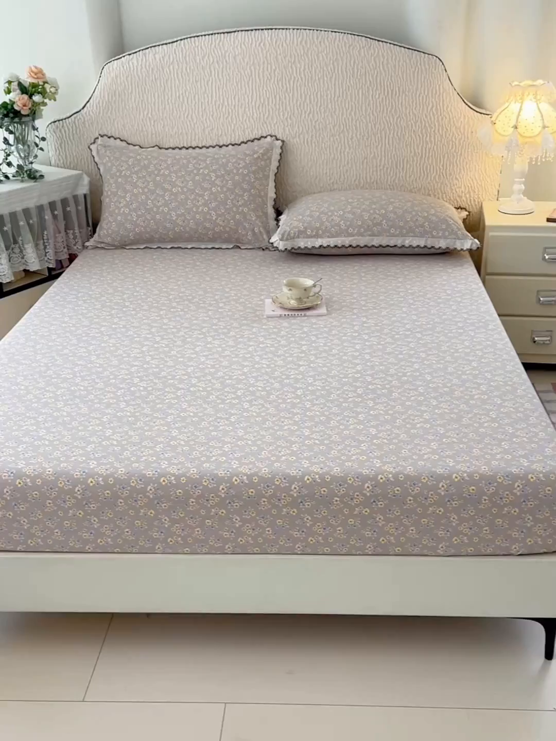 91家纺网 家纺一手货源 找家纺 圣比熊 2026新款A类云朵棉亲肤四季款床笠席梦思床罩全包床单三件套 花无归期