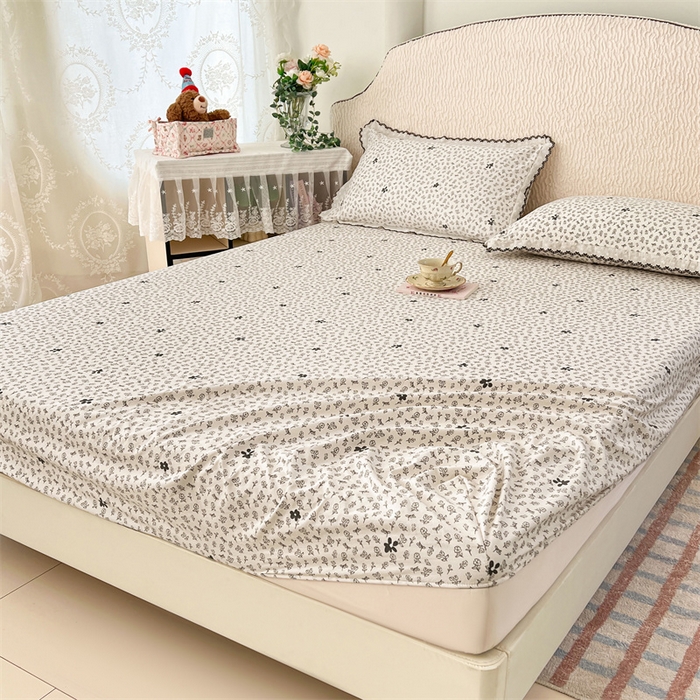 91家纺网 家纺一手货源 找家纺 圣比熊 2026新款A类云朵棉亲肤四季款床笠席梦思床罩全包床单三件套 花无意