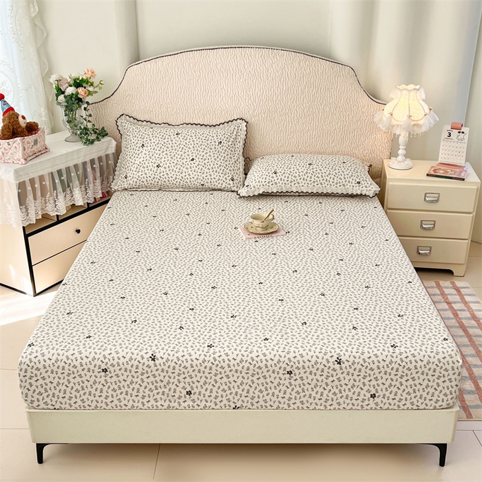 91家纺网 家纺一手货源 找家纺 圣比熊 2026新款A类云朵棉亲肤四季款床笠席梦思床罩全包床单三件套 花无意