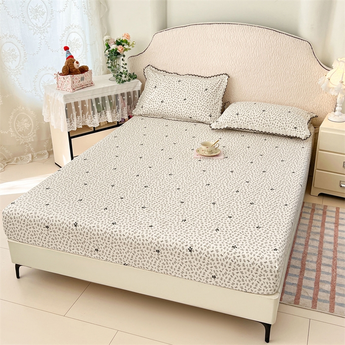 91家纺网 家纺一手货源 找家纺 圣比熊 2026新款A类云朵棉亲肤四季款床笠席梦思床罩全包床单三件套 花无意