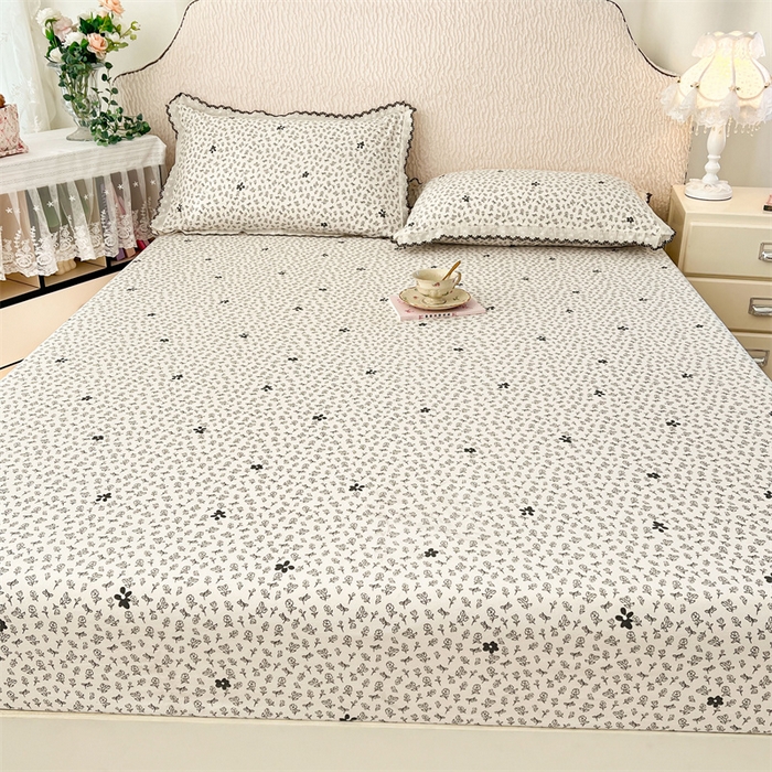 91家纺网 家纺一手货源 找家纺 圣比熊 2026新款A类云朵棉亲肤四季款床笠席梦思床罩全包床单三件套 花无意