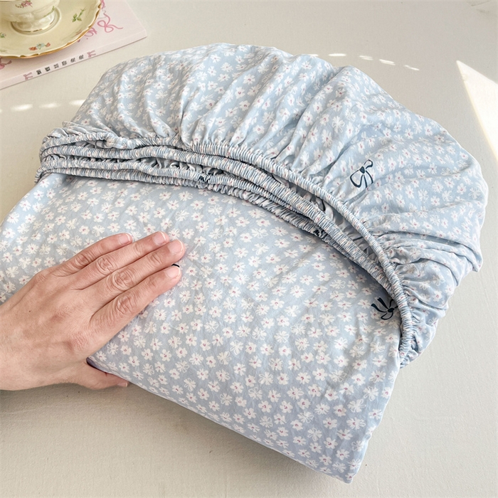 91家纺网 家纺一手货源 找家纺 圣比熊 2026新款A类云朵棉亲肤四季款床笠席梦思床罩全包床单三件套 花屿轻梦