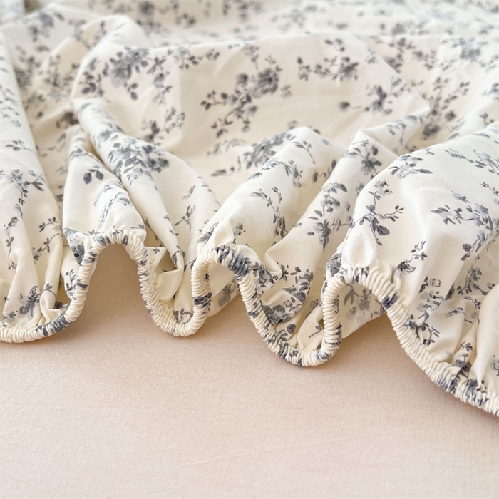 91家纺网 家纺一手货源 找家纺 圣比熊 2026新款A类云朵棉亲肤四季款床笠席梦思床罩全包床单三件套 兰亭序-灰