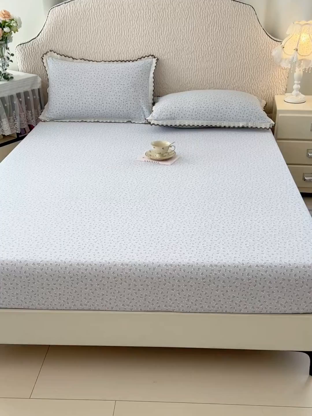 91家纺网 家纺一手货源 找家纺 圣比熊 2026新款A类云朵棉亲肤四季款床笠席梦思床罩全包床单三件套 满天星-蓝