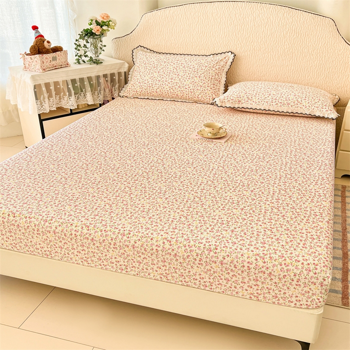 91家纺网 家纺一手货源 找家纺 圣比熊 2026新款A类云朵棉亲肤四季款床笠席梦思床罩全包床单三件套 芊芊花海