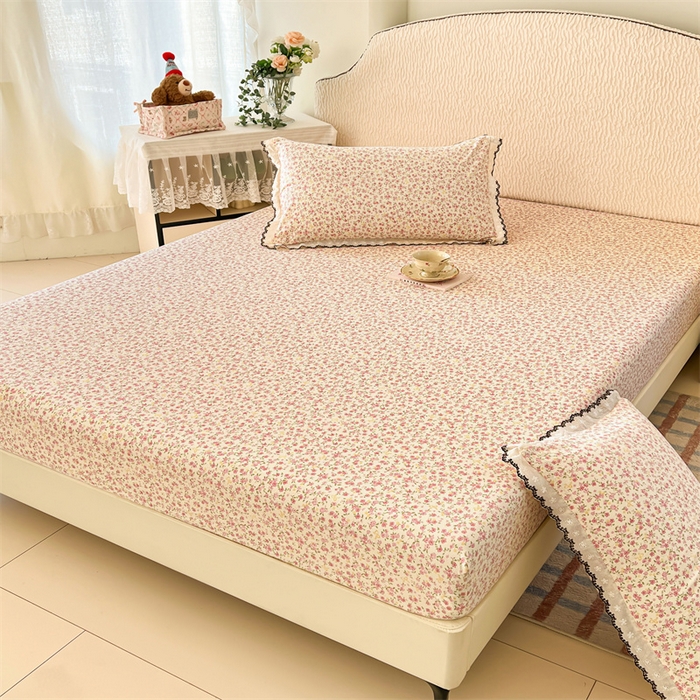 91家纺网 家纺一手货源 找家纺 圣比熊 2026新款A类云朵棉亲肤四季款床笠席梦思床罩全包床单三件套 芊芊花海