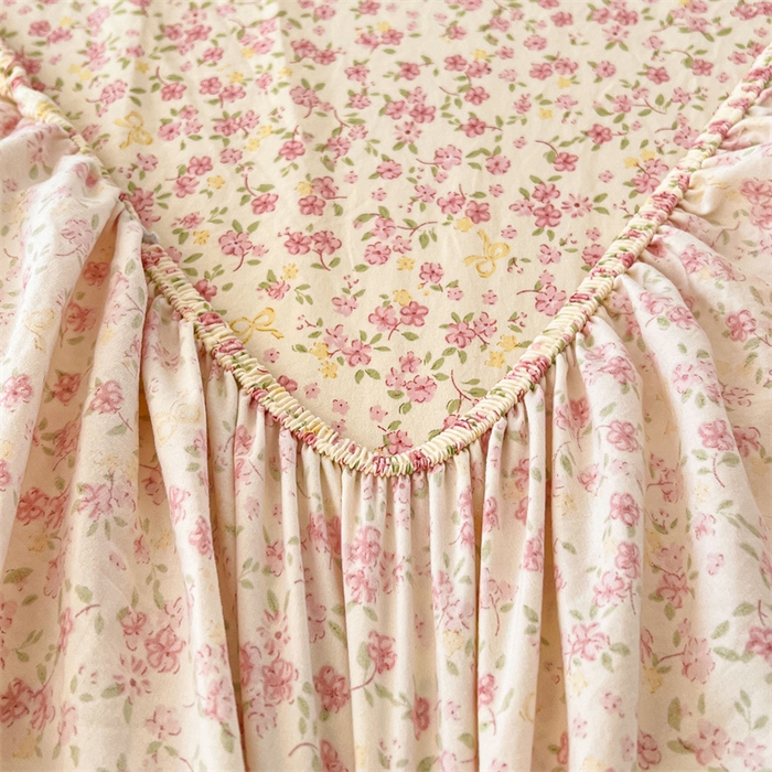 91家纺网 家纺一手货源 找家纺 圣比熊 2026新款A类云朵棉亲肤四季款床笠席梦思床罩全包床单三件套 芊芊花海