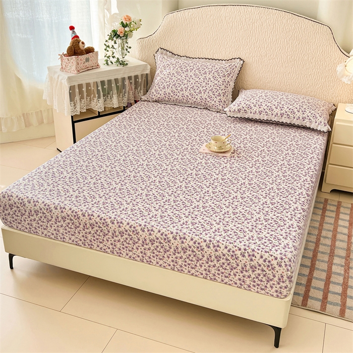 91家纺网 家纺一手货源 找家纺 圣比熊 2026新款A类云朵棉亲肤四季款床笠席梦思床罩全包床单三件套 紫韵星野