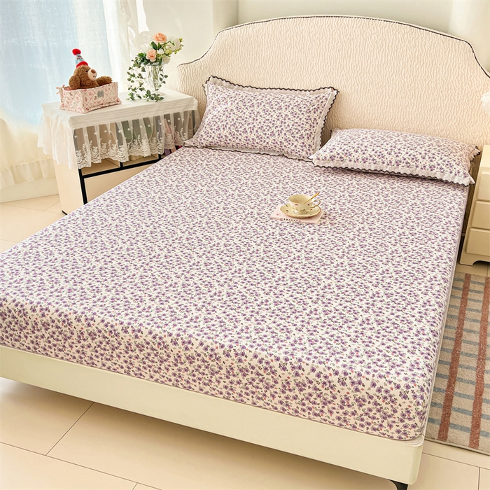 91家纺网 家纺一手货源 找家纺 圣比熊 2026新款A类云朵棉亲肤四季款床笠席梦思床罩全包床单三件套 紫韵星野