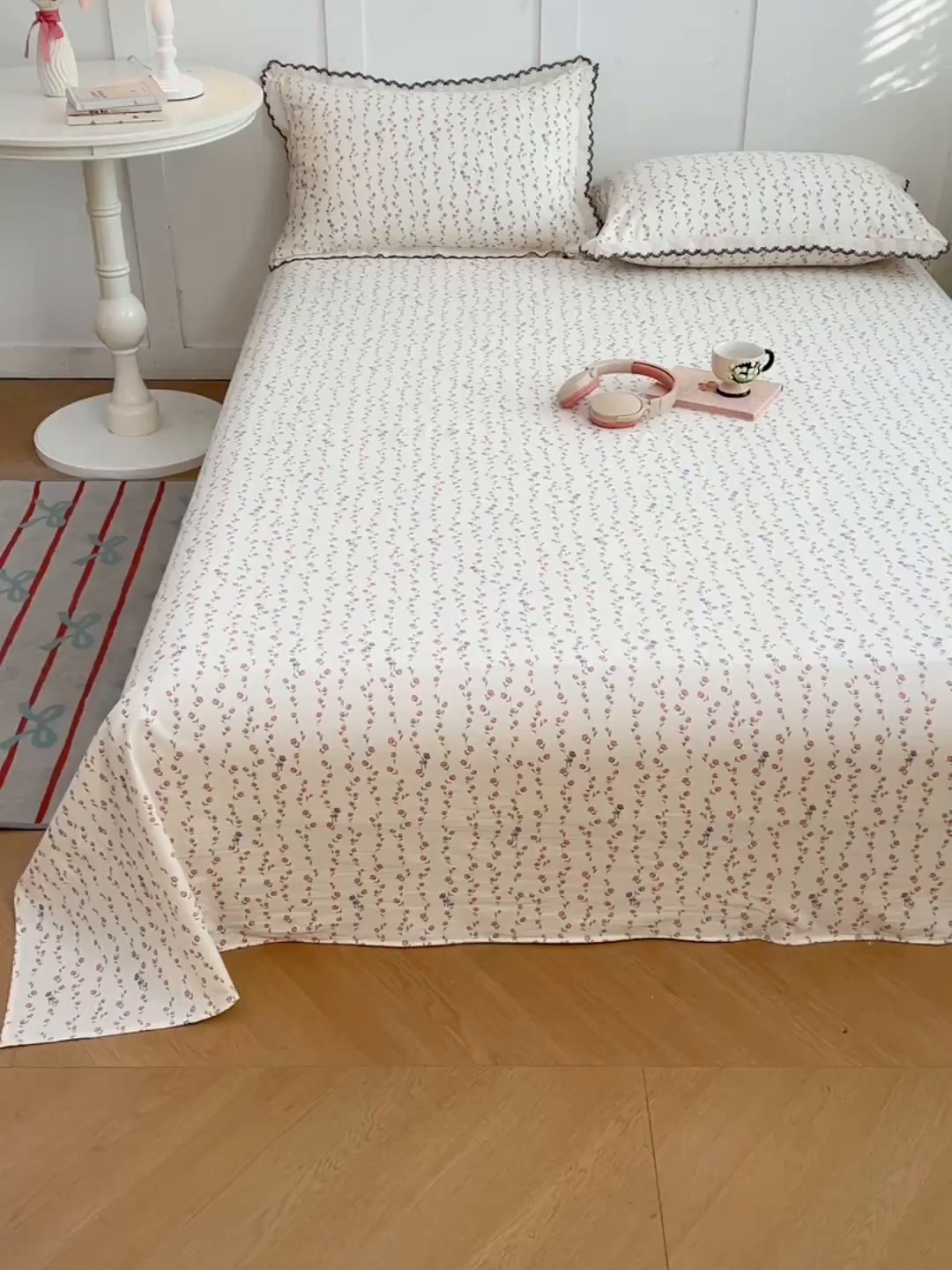 91家纺网 家纺一手货源 找家纺 圣比熊 2026新款A类云朵棉床单亲肤四季款席梦思床罩全包床单三件套 花漾甜心