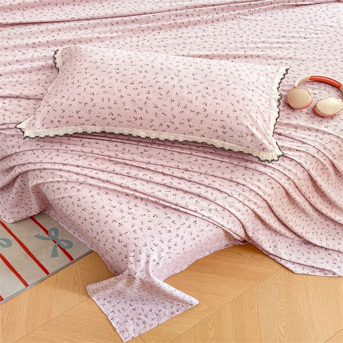 91家纺网 家纺一手货源 找家纺 圣比熊 2026新款A类云朵棉床单亲肤四季款席梦思床罩全包床单三件套 爱丽丝-粉