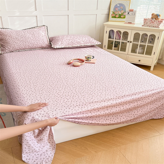 91家纺网 家纺一手货源 找家纺 圣比熊 2026新款A类云朵棉床单亲肤四季款席梦思床罩全包床单三件套 爱丽丝-粉