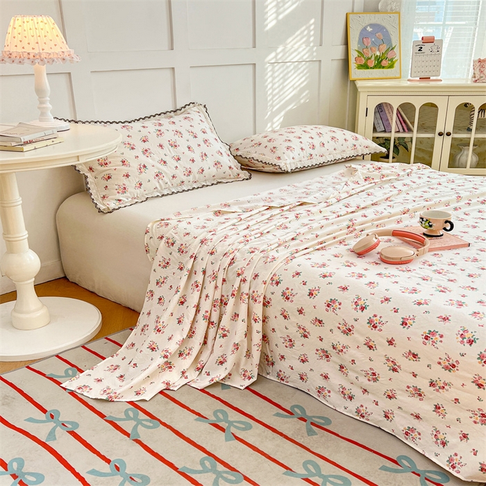 91家纺网 家纺一手货源 找家纺 圣比熊 2026新款A类云朵棉床单亲肤四季款席梦思床罩全包床单三件套 粉黛花园