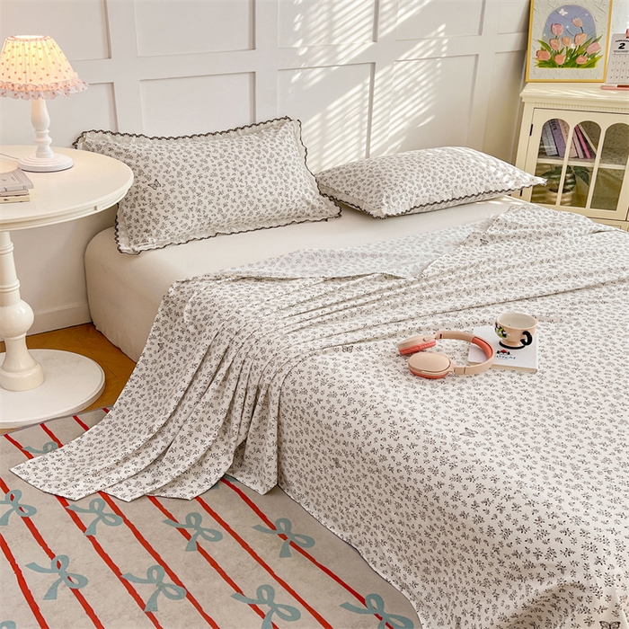 91家纺网 家纺一手货源 找家纺 圣比熊 2026新款A类云朵棉床单亲肤四季款席梦思床罩全包床单三件套 花间迷离