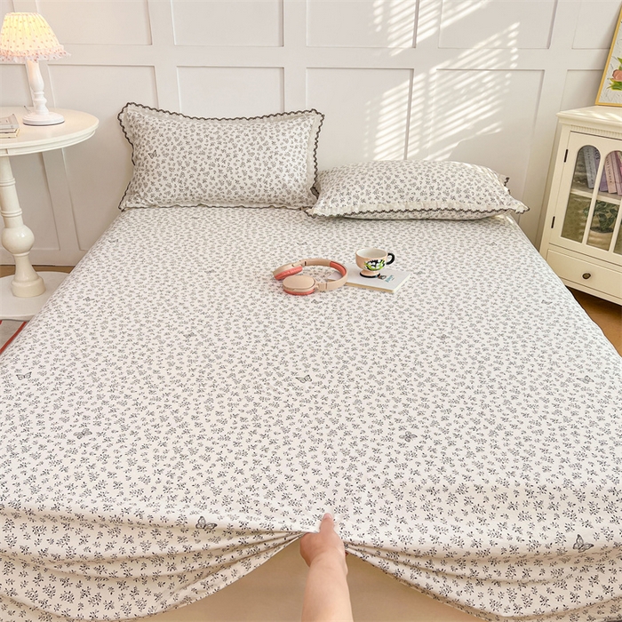 91家纺网 家纺一手货源 找家纺 圣比熊 2026新款A类云朵棉床单亲肤四季款席梦思床罩全包床单三件套 花间迷离