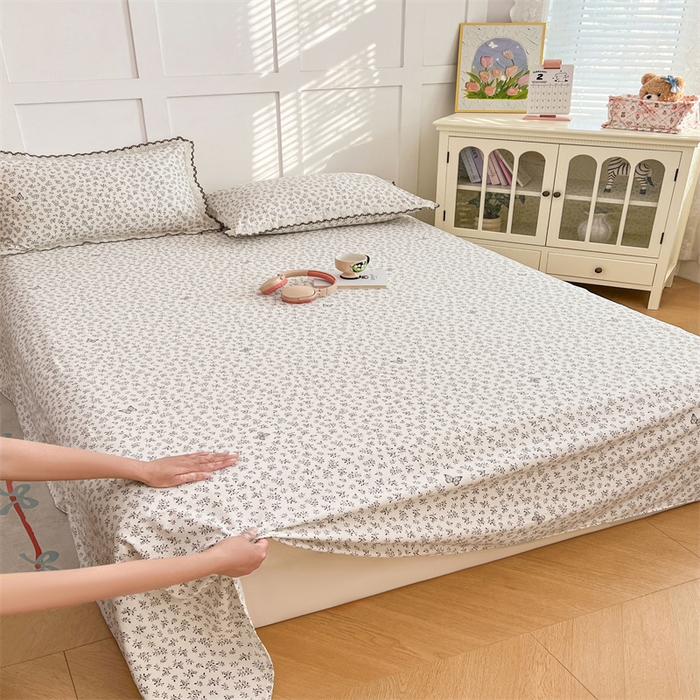 91家纺网 家纺一手货源 找家纺 圣比熊 2026新款A类云朵棉床单亲肤四季款席梦思床罩全包床单三件套 花间迷离