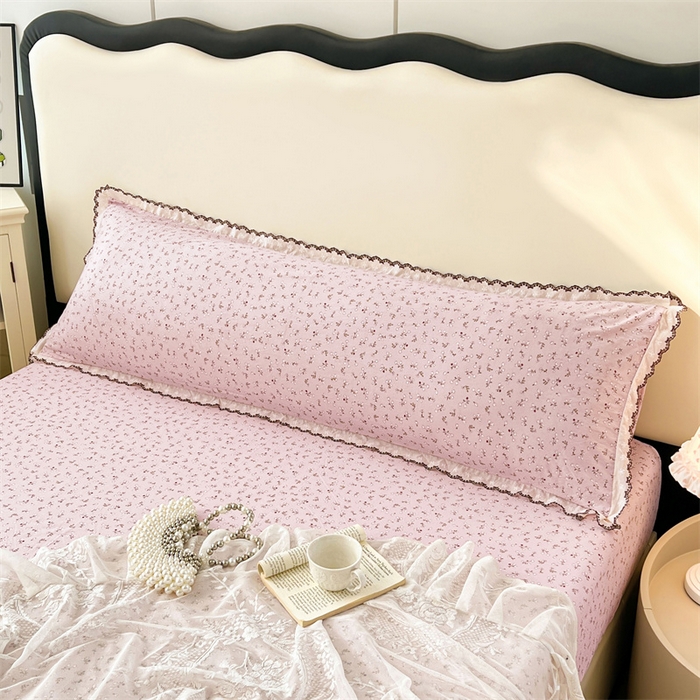 91家纺网 家纺一手货源 找家纺 圣比熊 2026新款A类云朵棉蕾丝花边枕套宿舍情侣双人加长枕芯内胆套 爱丽丝-粉（单层蕾丝花边）