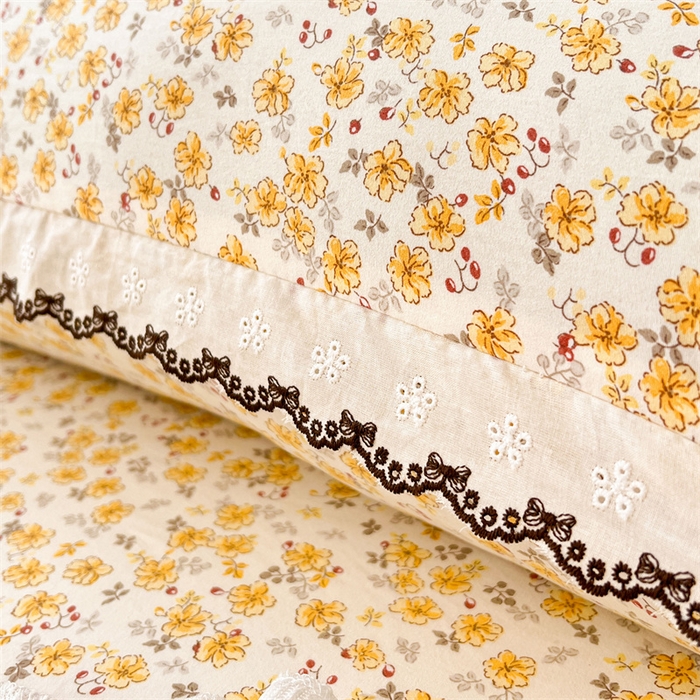 91家纺网 家纺一手货源 找家纺 圣比熊 2026新款A类云朵棉蕾丝花边枕套宿舍情侣双人加长枕芯内胆套 春日暖阳（单层蕾丝花边）