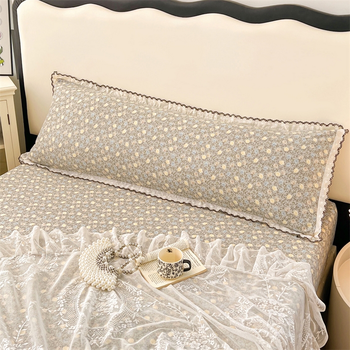 91家纺网 家纺一手货源 找家纺 圣比熊 2026新款A类云朵棉蕾丝花边枕套宿舍情侣双人加长枕芯内胆套 海棠花开（单层蕾丝花边）