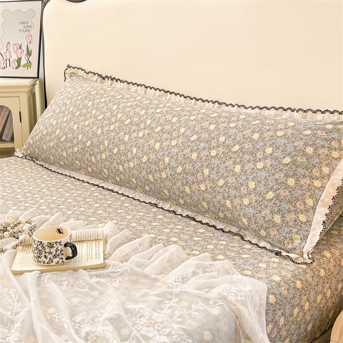 91家纺网 家纺一手货源 找家纺 圣比熊 2026新款A类云朵棉蕾丝花边枕套宿舍情侣双人加长枕芯内胆套 海棠花开（单层蕾丝花边）