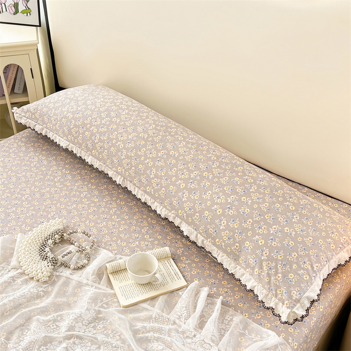 91家纺网 家纺一手货源 找家纺 圣比熊 2026新款A类云朵棉蕾丝花边枕套宿舍情侣双人加长枕芯内胆套 花无归期（单层蕾丝花边）