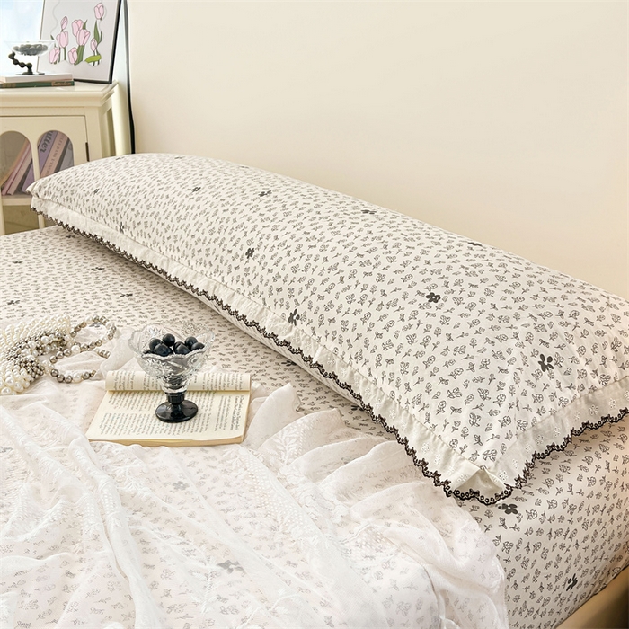 91家纺网 家纺一手货源 找家纺 圣比熊 2026新款A类云朵棉蕾丝花边枕套宿舍情侣双人加长枕芯内胆套 花无意（单层蕾丝花边）