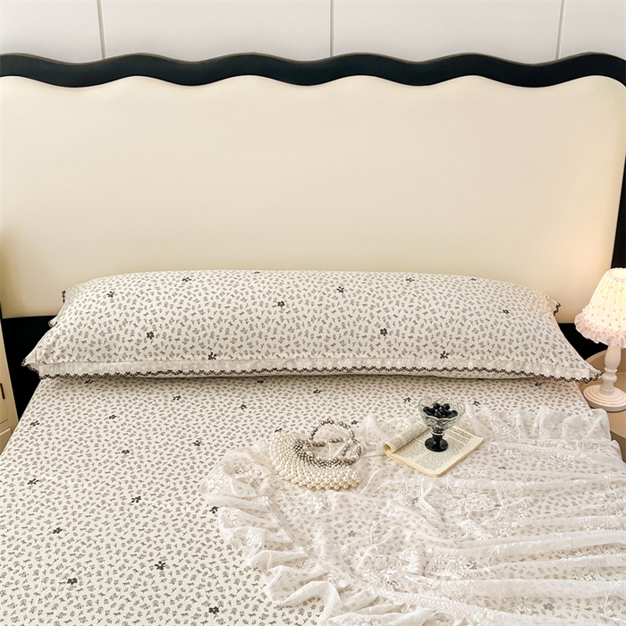 91家纺网 家纺一手货源 找家纺 圣比熊 2026新款A类云朵棉蕾丝花边枕套宿舍情侣双人加长枕芯内胆套 花无意（单层蕾丝花边）