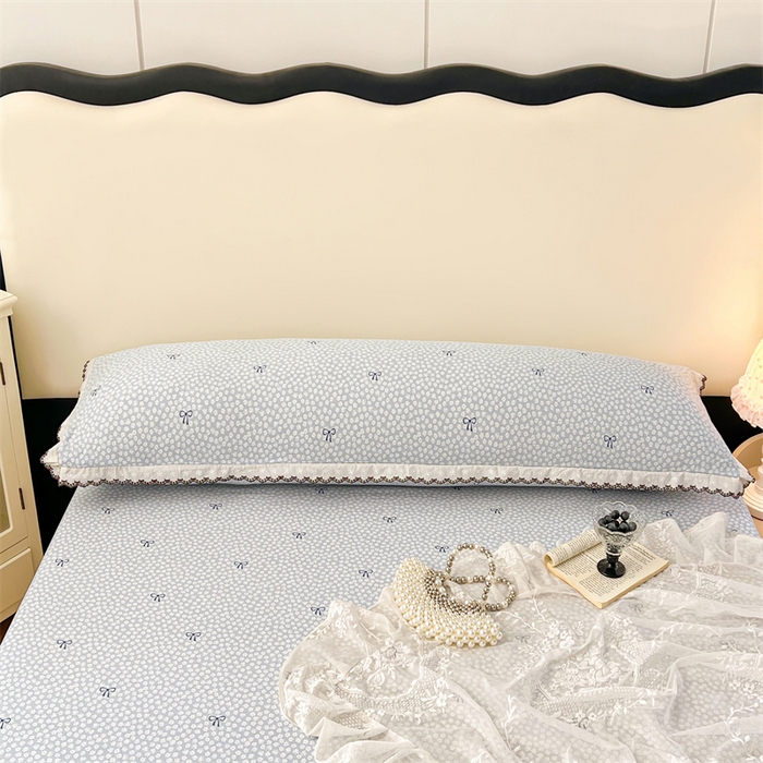 91家纺网 家纺一手货源 找家纺 圣比熊 2026新款A类云朵棉蕾丝花边枕套宿舍情侣双人加长枕芯内胆套 花屿轻梦（单层蕾丝花边）