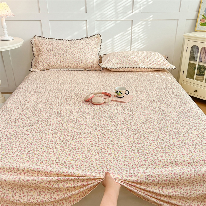91家纺网 家纺一手货源 找家纺 圣比熊 2026新款A类云朵棉床单亲肤四季款席梦思床罩全包床单三件套 芊芊花海