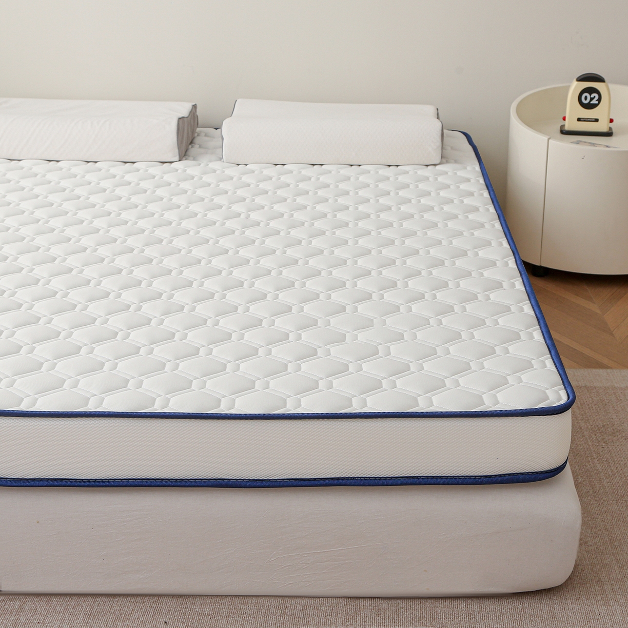 91家纺网 家纺一手货源 找家纺 芊梵床垫 2026新款多多爆款立体硬质棉床垫 三菱格-白