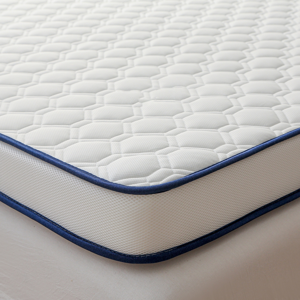 91家纺网 家纺一手货源 找家纺 芊梵床垫 2026新款多多爆款立体硬质棉床垫 三菱格-白