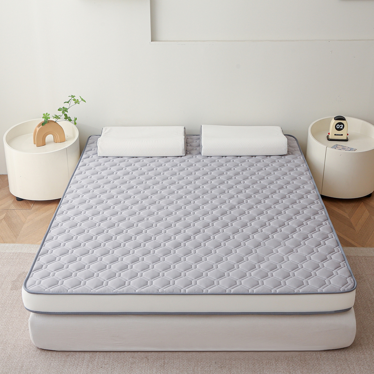 91家纺网 家纺一手货源 找家纺 芊梵床垫 2026新款多多爆款立体硬质棉床垫 菱格-灰