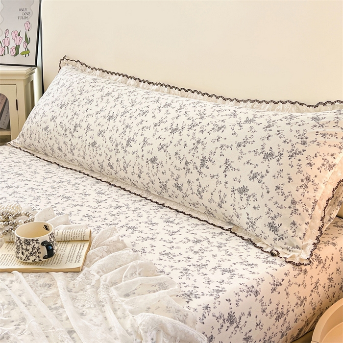 91家纺网 家纺一手货源 找家纺 圣比熊 2026新款A类云朵棉蕾丝花边枕套宿舍情侣双人加长枕芯内胆套 兰亭序-灰（单层蕾丝花边）