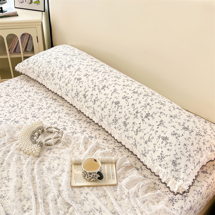 91家纺网 家纺一手货源 找家纺 圣比熊 2026新款A类云朵棉蕾丝花边枕套宿舍情侣双人加长枕芯内胆套 兰亭序-灰（单层蕾丝花边）