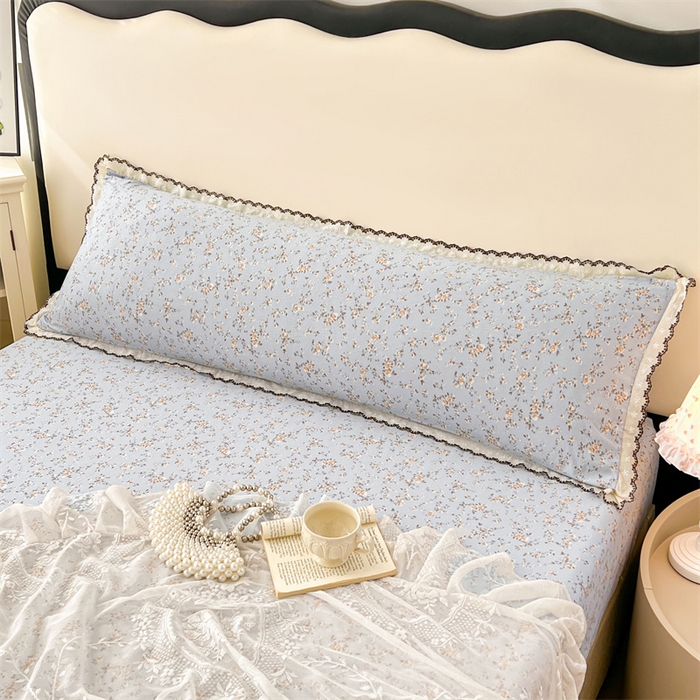 91家纺网 家纺一手货源 找家纺 圣比熊 2026新款A类云朵棉蕾丝花边枕套宿舍情侣双人加长枕芯内胆套 兰亭序-蓝（单层蕾丝花边）