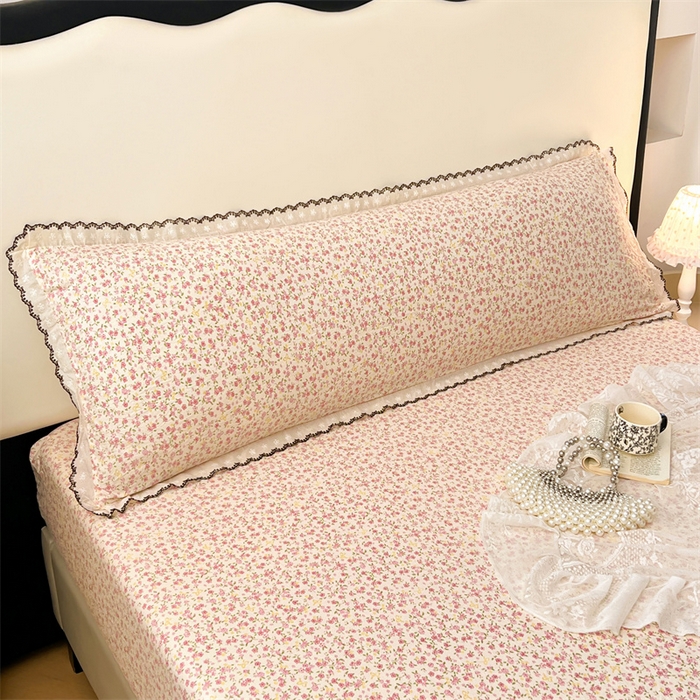 91家纺网 家纺一手货源 找家纺 圣比熊 2026新款A类云朵棉蕾丝花边枕套宿舍情侣双人加长枕芯内胆套 芊芊花海（单层蕾丝花边）