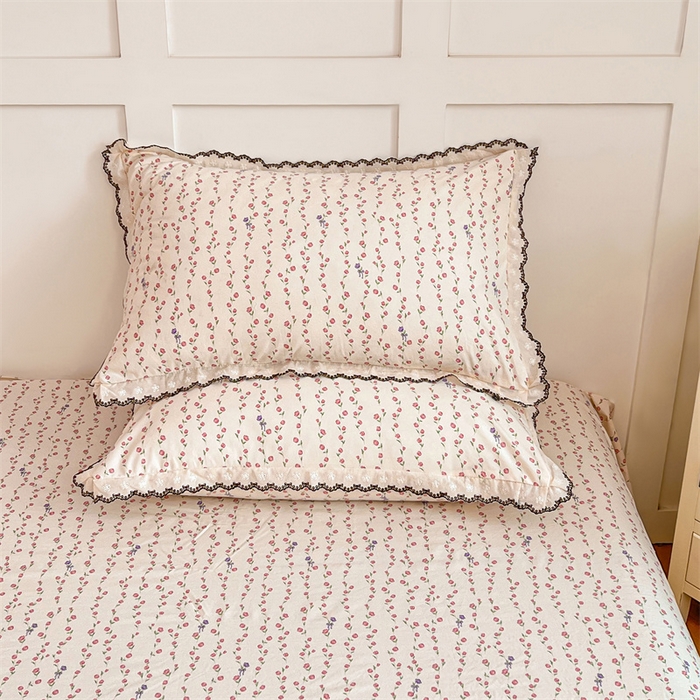 91家纺网 家纺一手货源 找家纺 圣比熊 2026新款A类云朵棉蕾丝花边枕套宿舍单人单只一只装枕芯内胆套 花漾甜心（单层蕾丝花边）