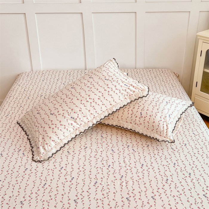 91家纺网 家纺一手货源 找家纺 圣比熊 2026新款A类云朵棉蕾丝花边枕套宿舍单人单只一只装枕芯内胆套 花漾甜心（单层蕾丝花边）